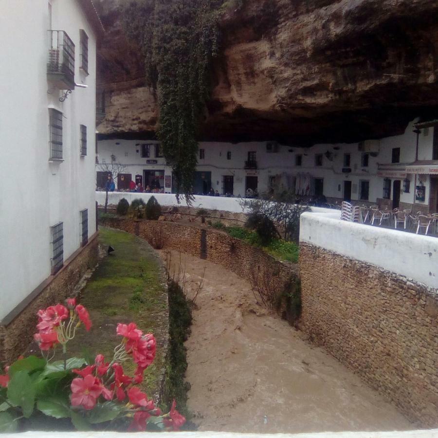 Appartement La Casa Del Rio à Setenil De Las Bodegas Extérieur photo